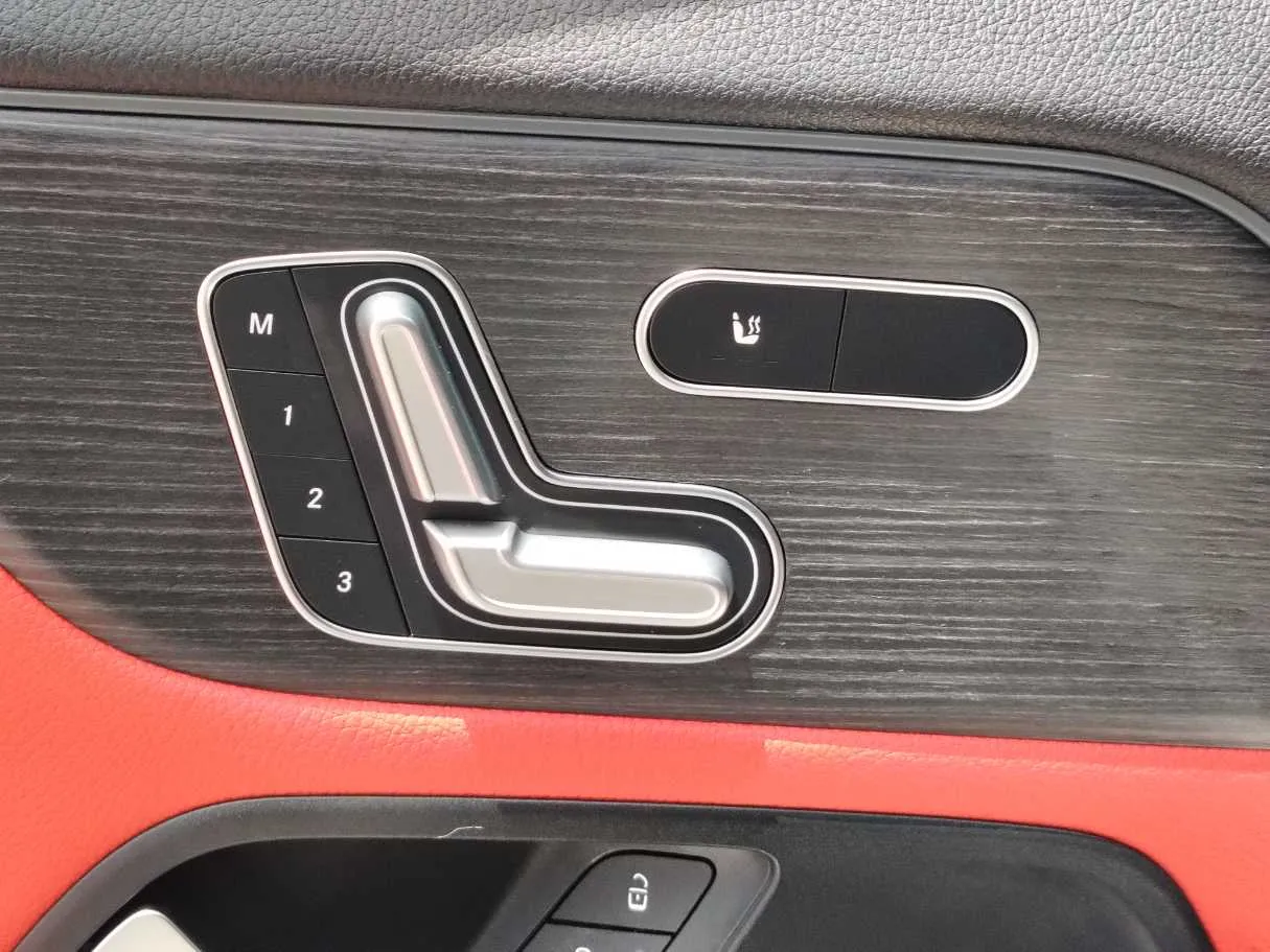 Car image 26