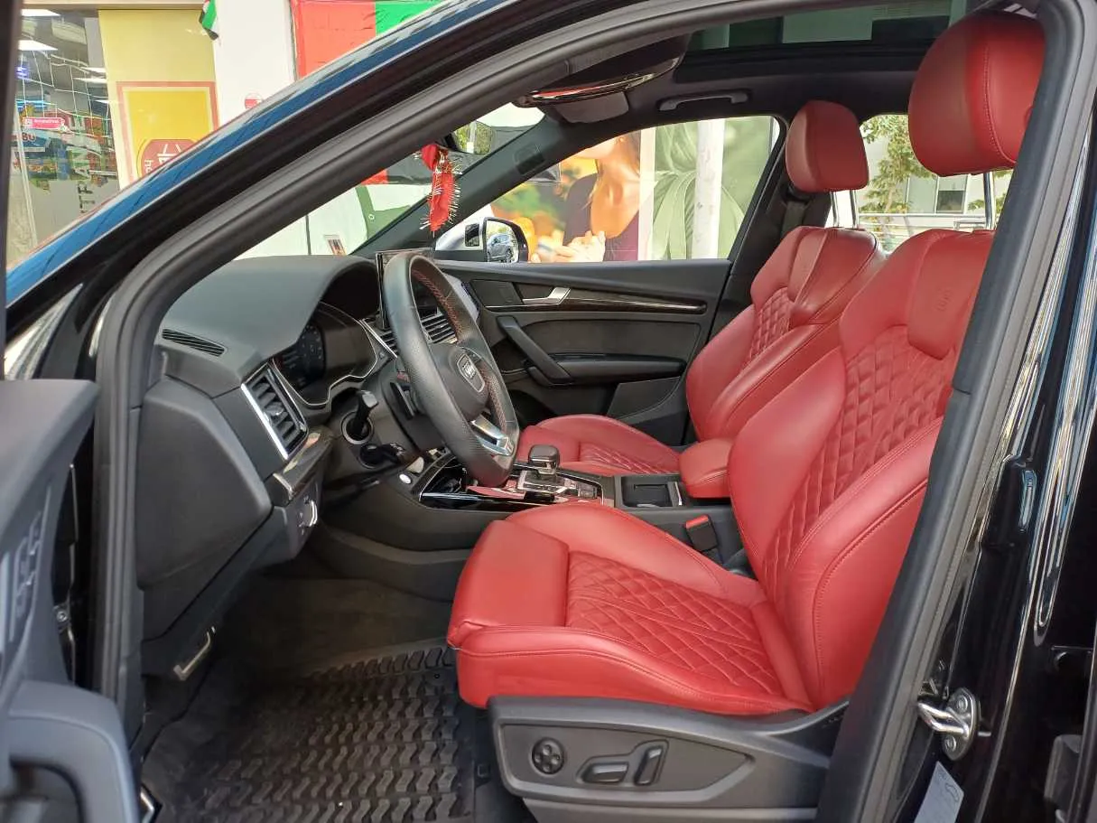 Car image 12