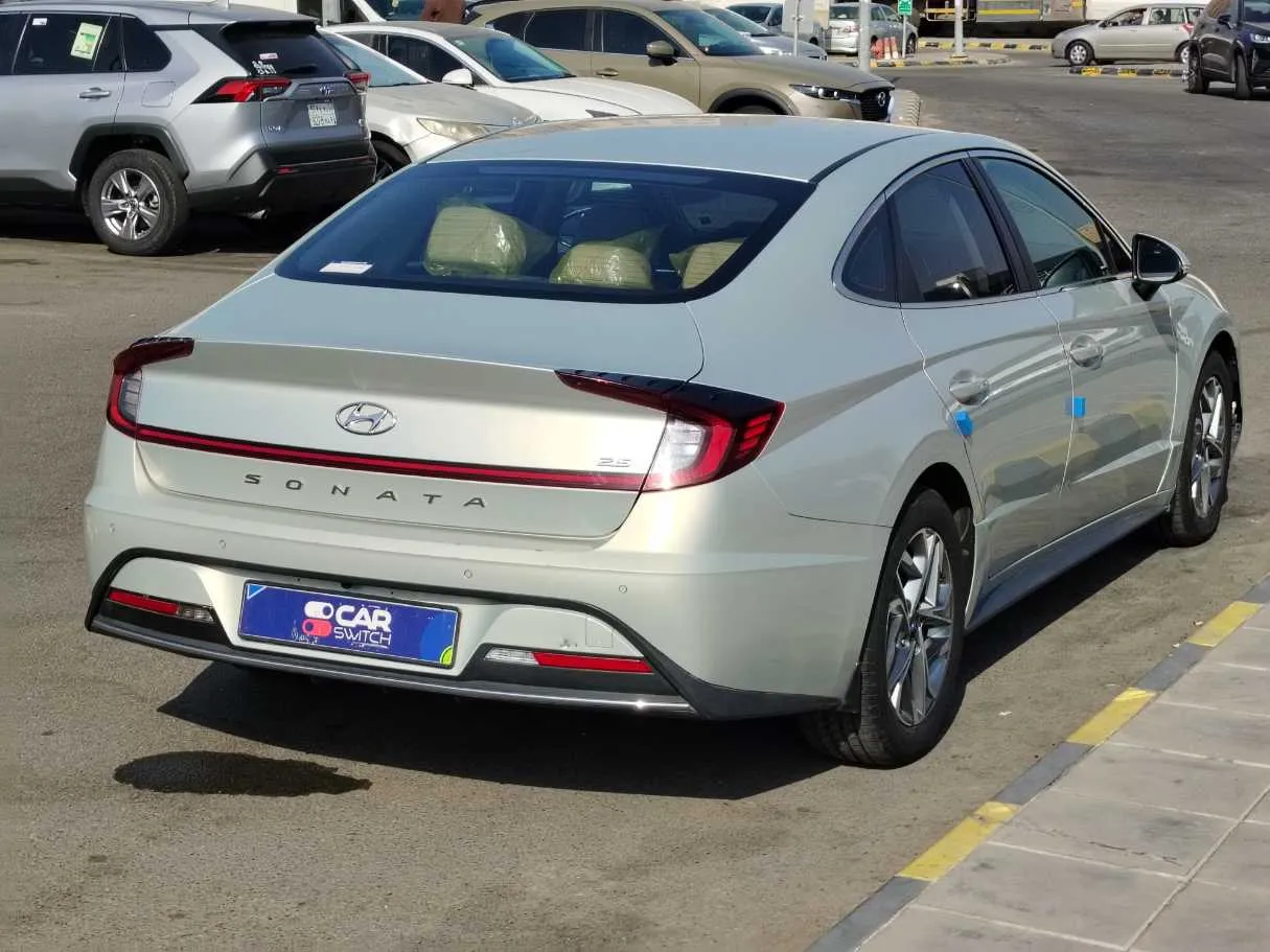 Car image 5