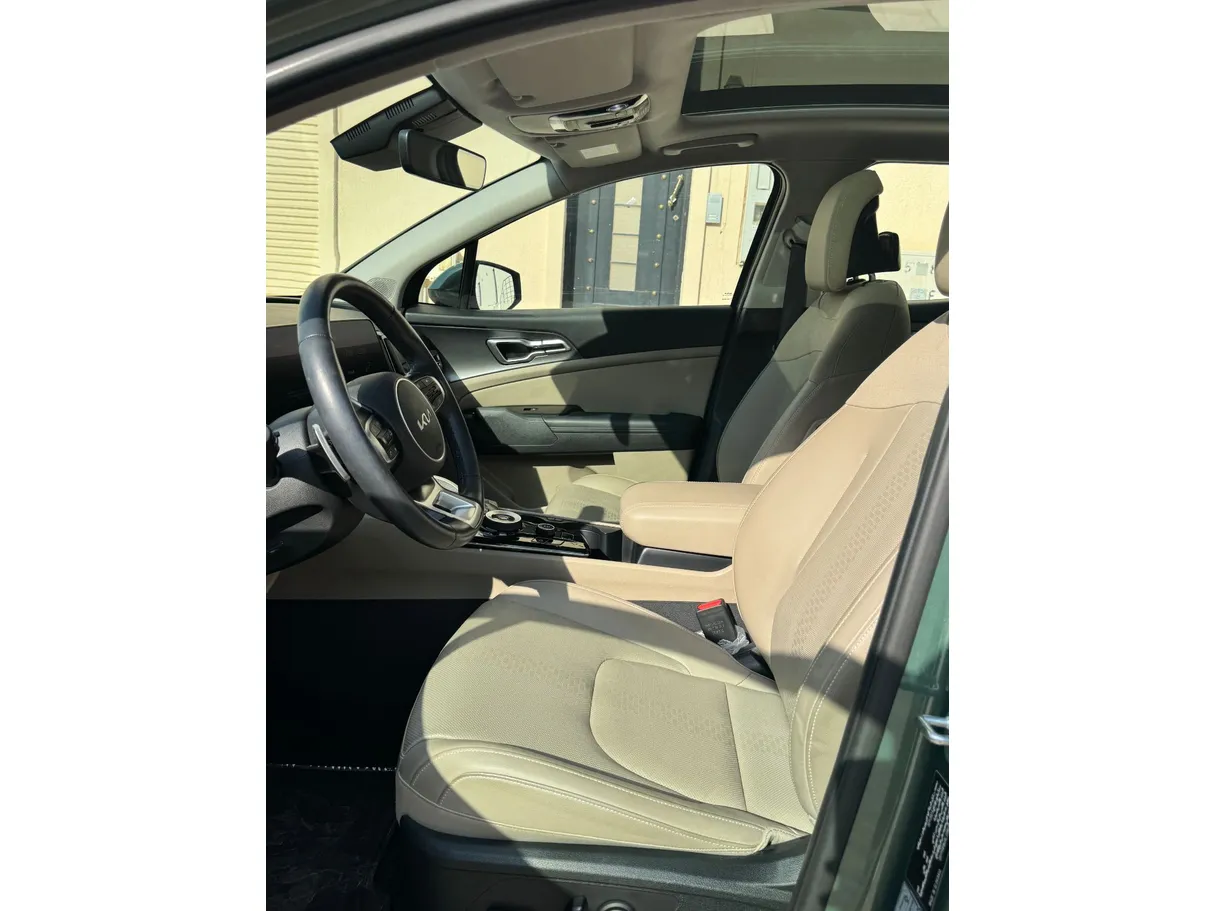 Car image 10