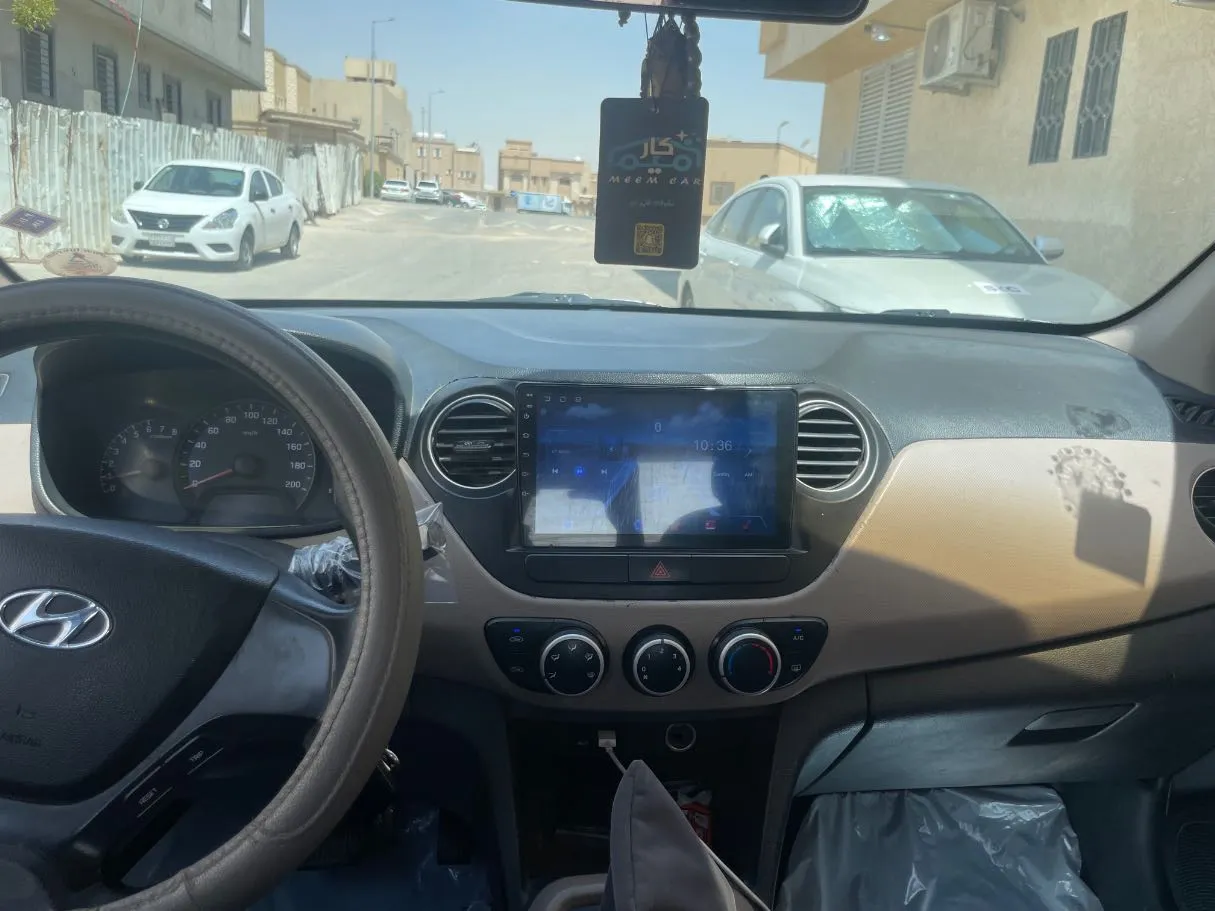 Car image 19