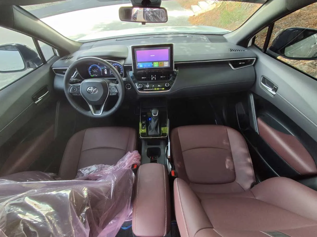 Car image 14