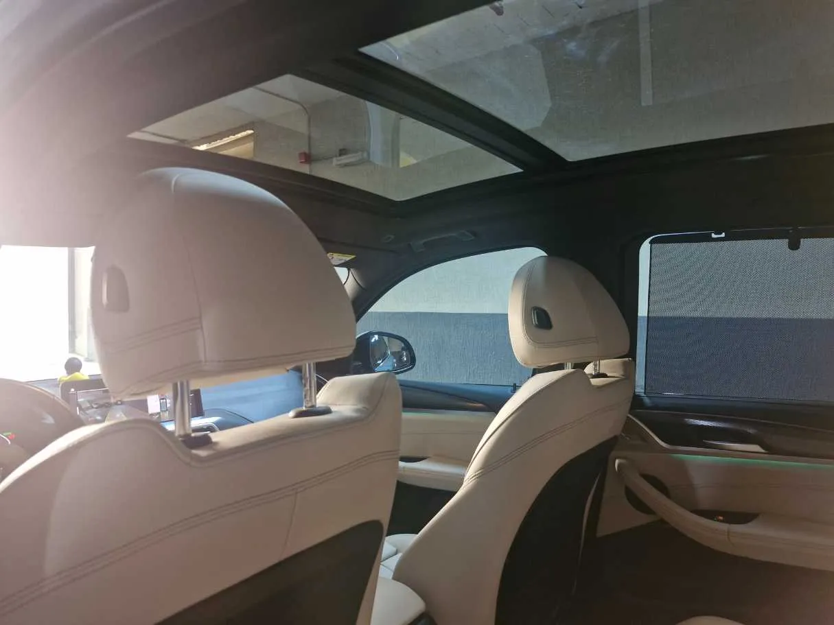 Car image 15