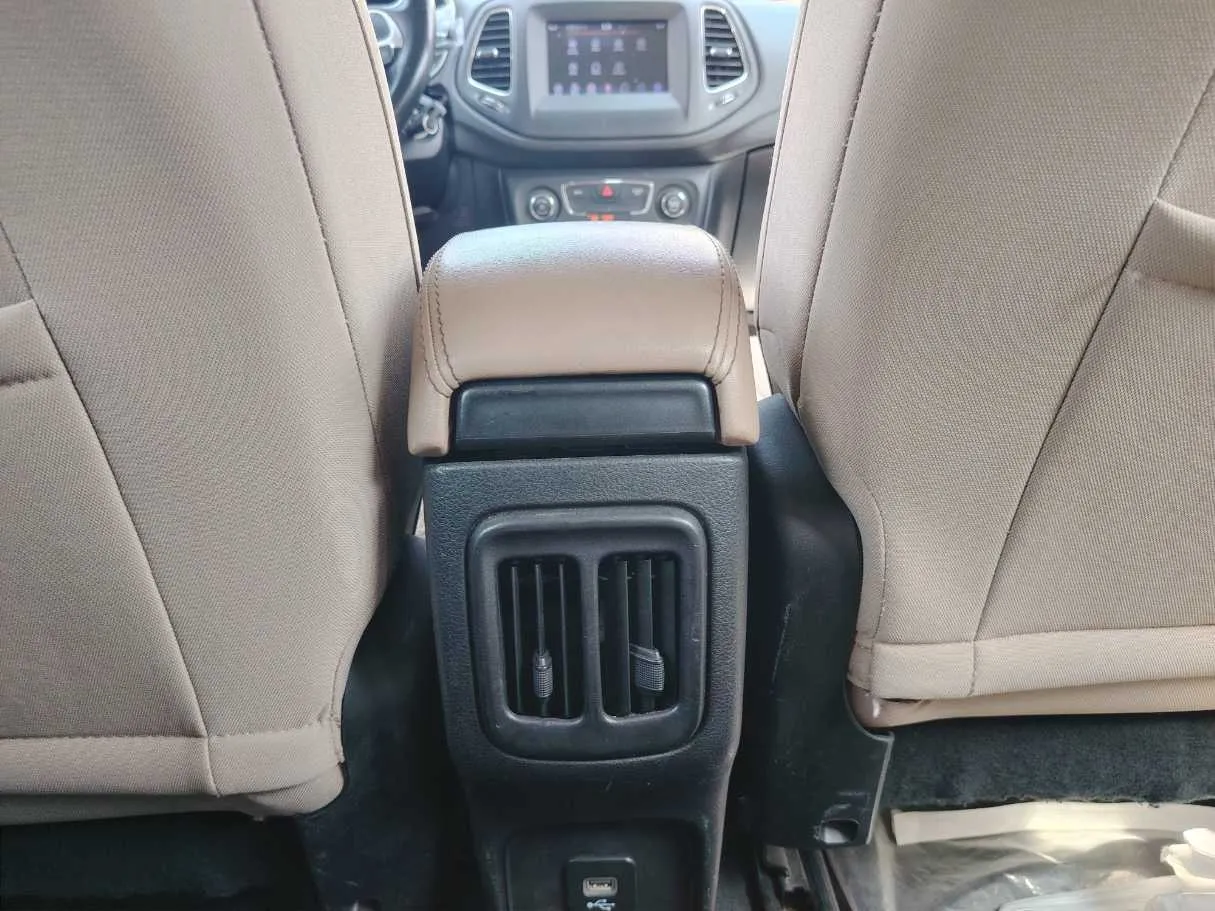 Car image 28
