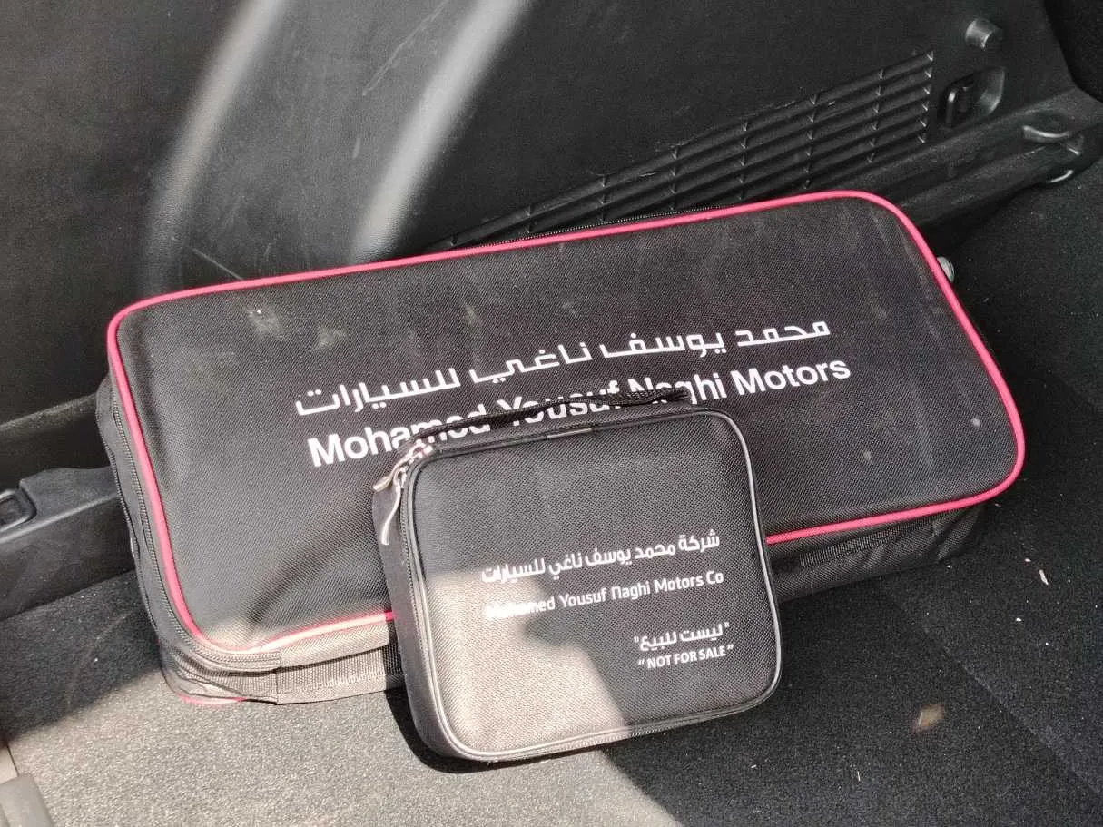 Car image 25