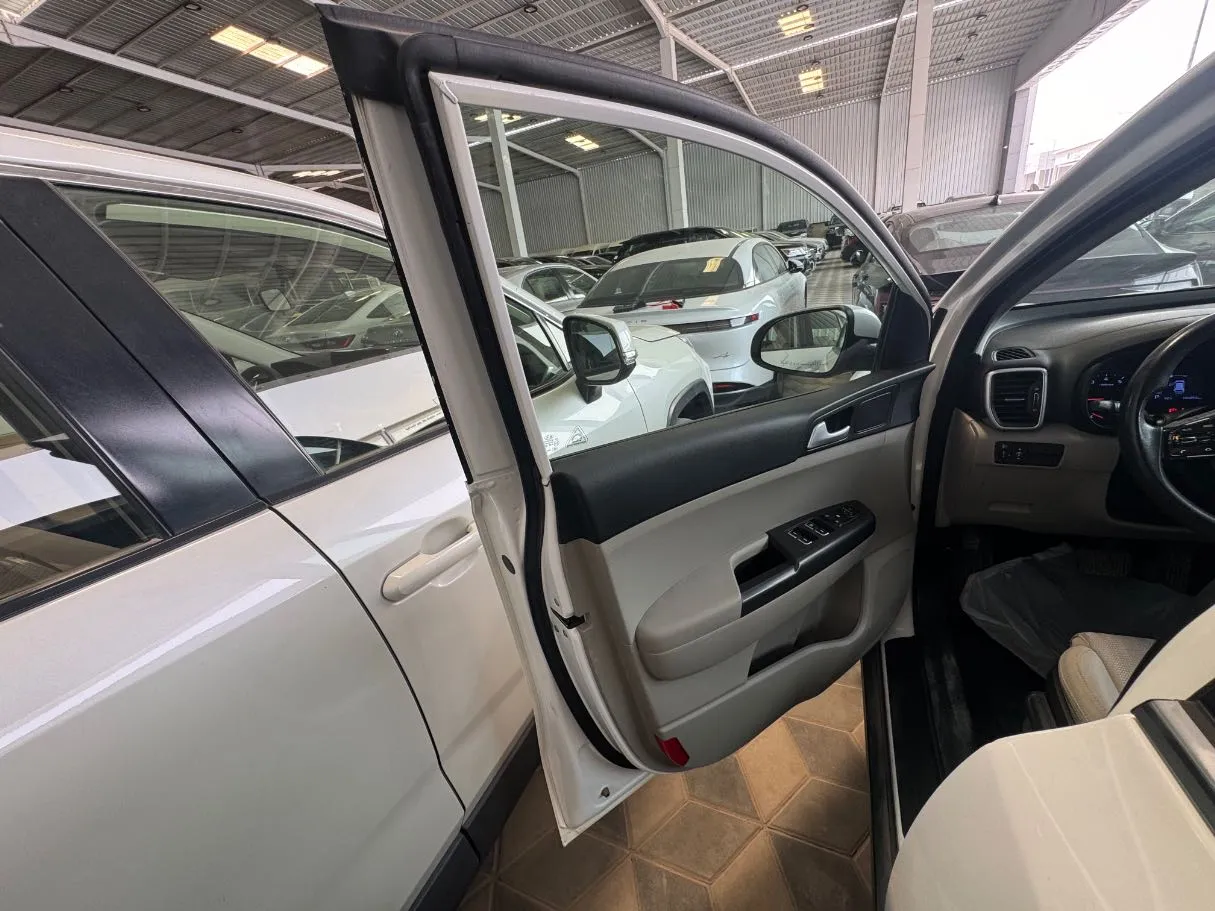 Car image 7