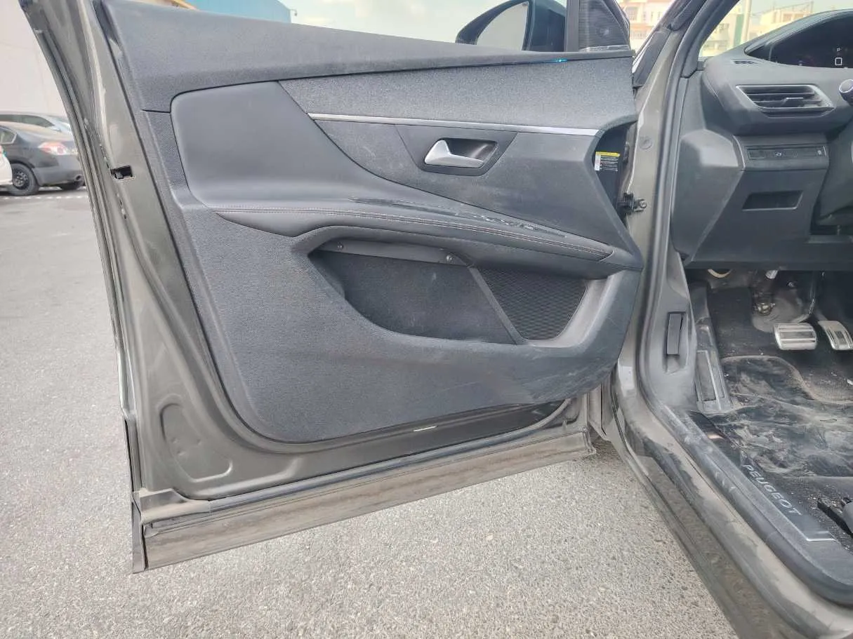 Car image 29