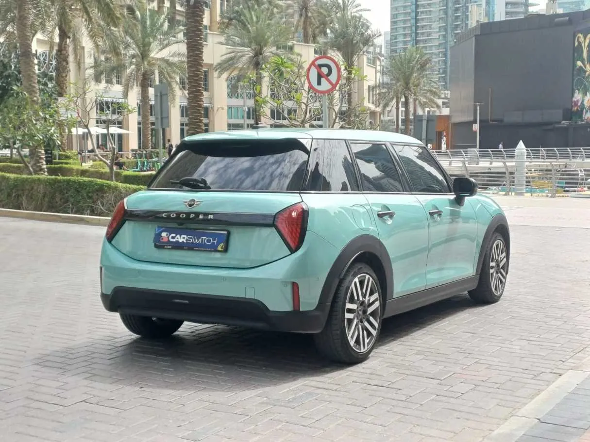 Car image 5