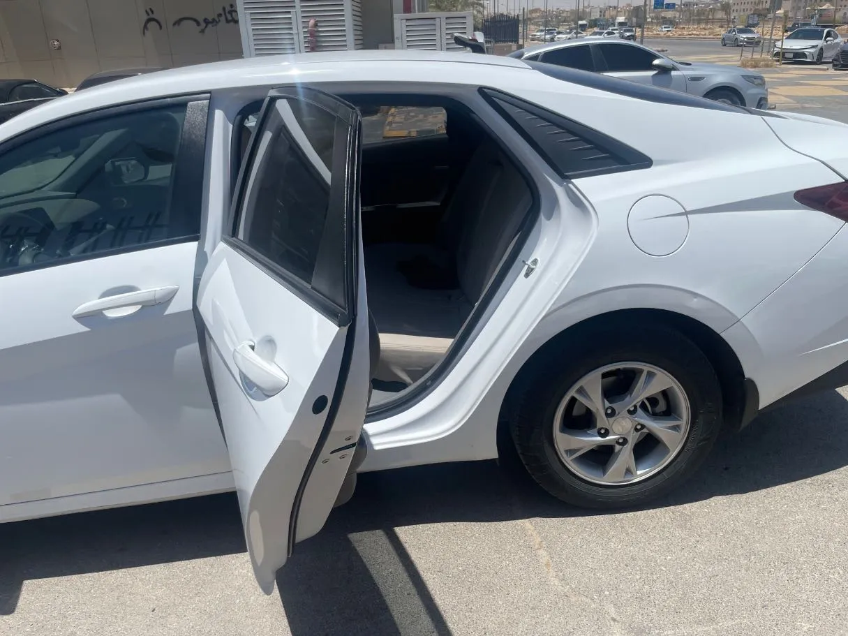Car image 15