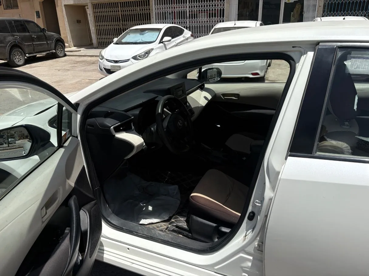 Car image 10