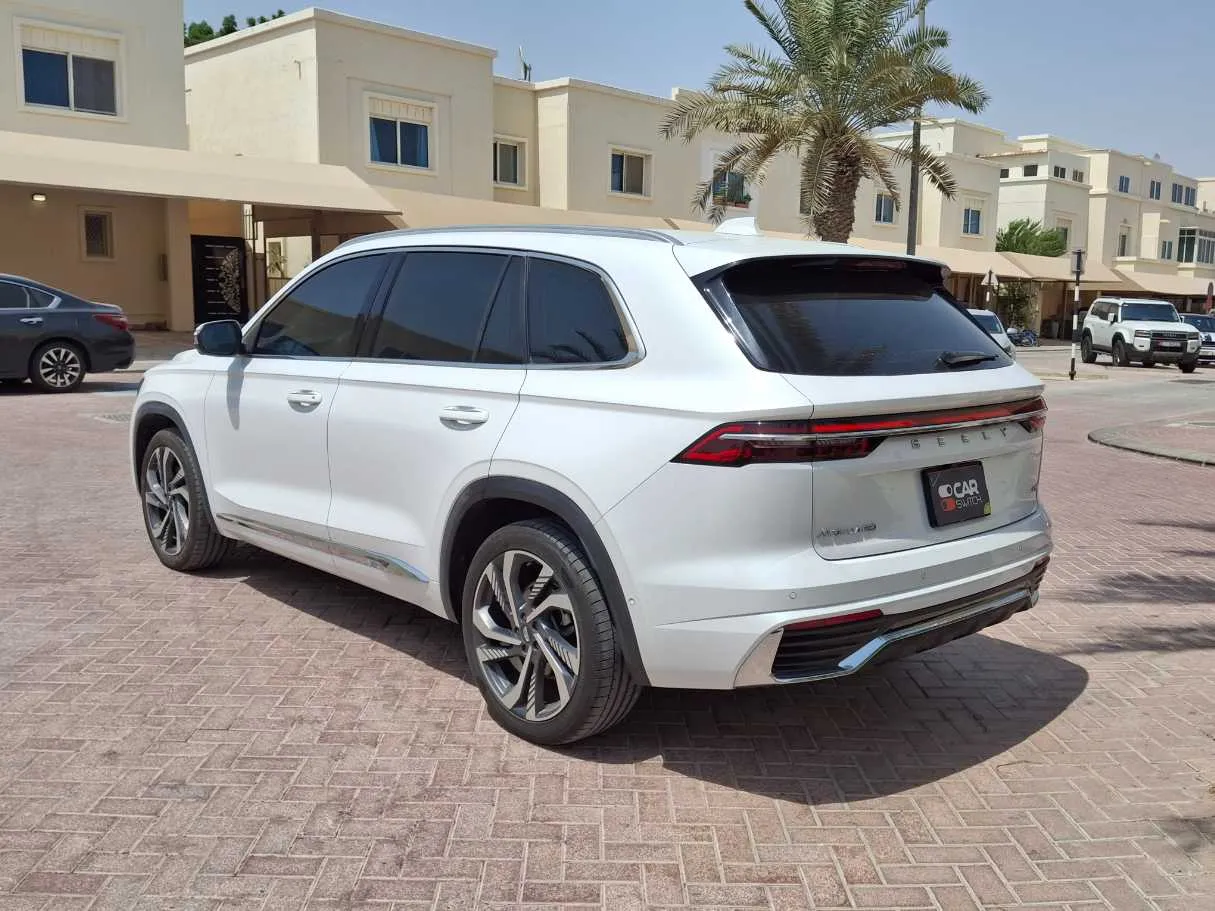 Car image 5