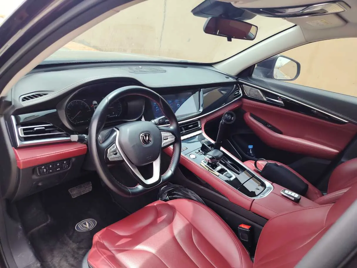 Car image 12