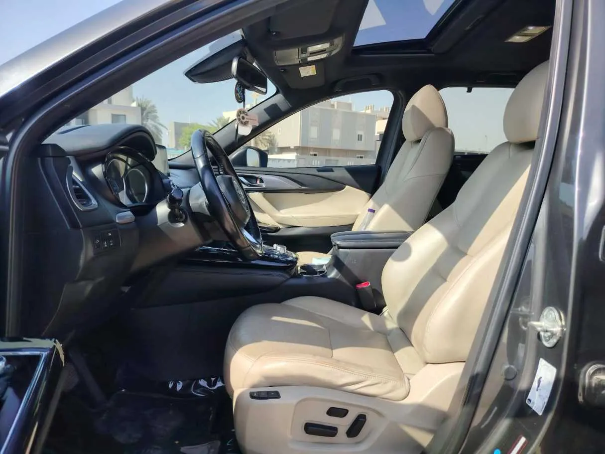 Car image 14