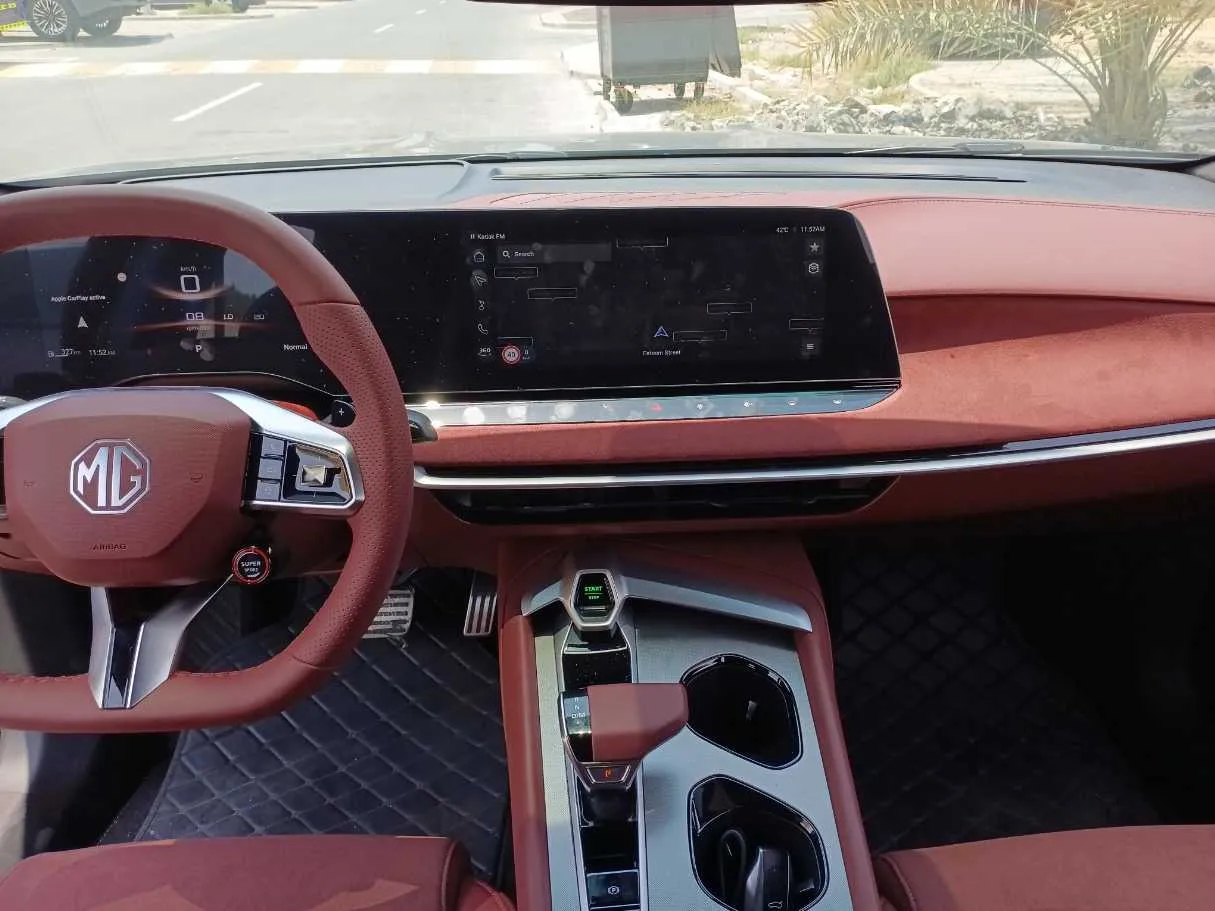 Car image 14