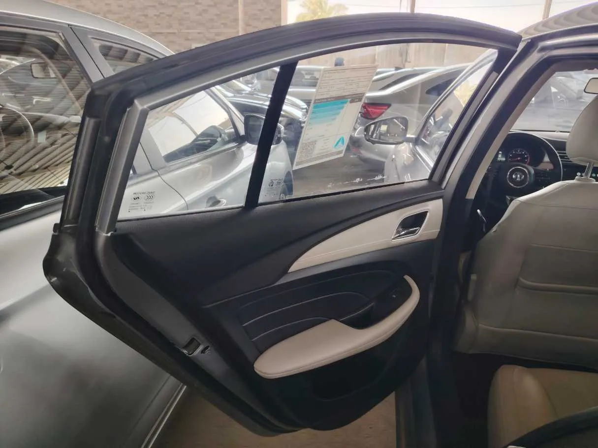 Car image 20