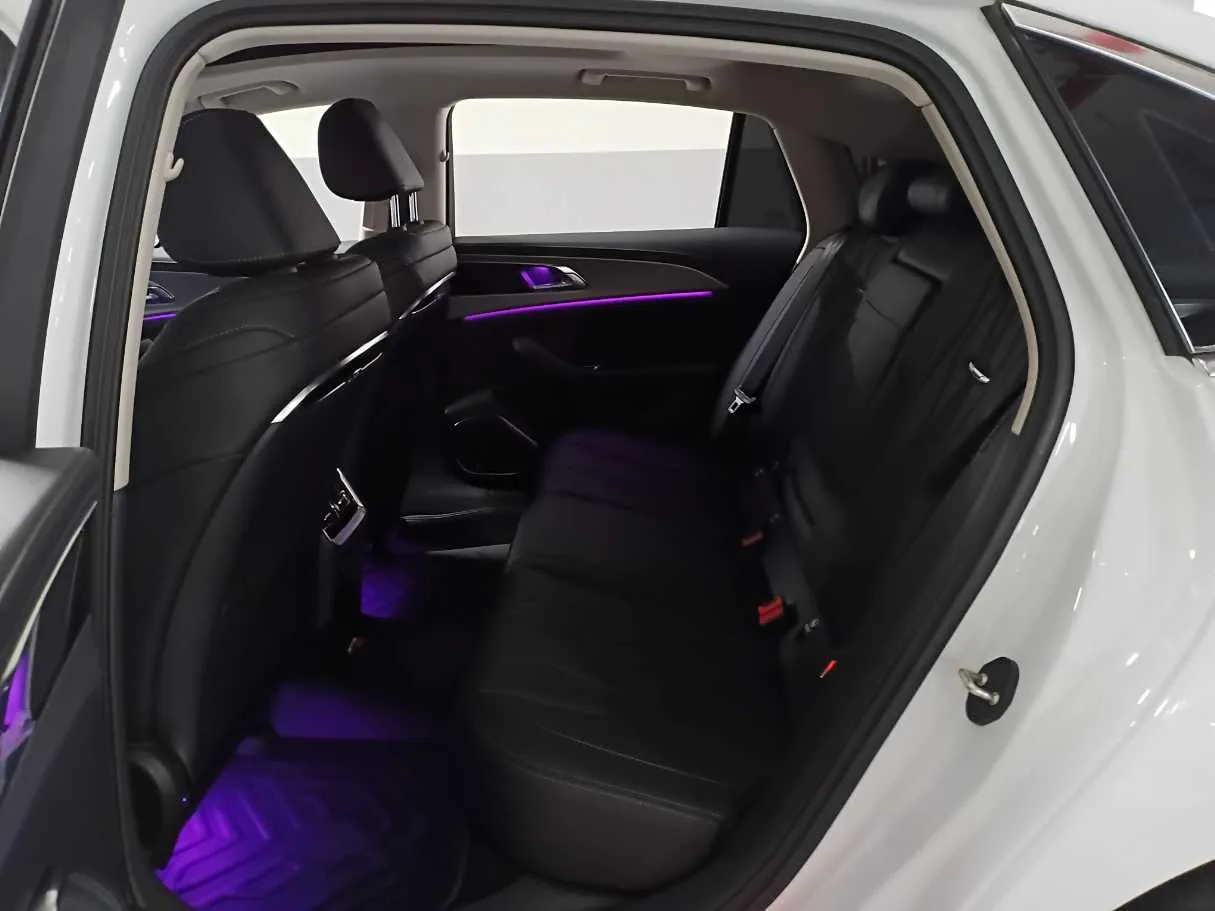 Car image 13