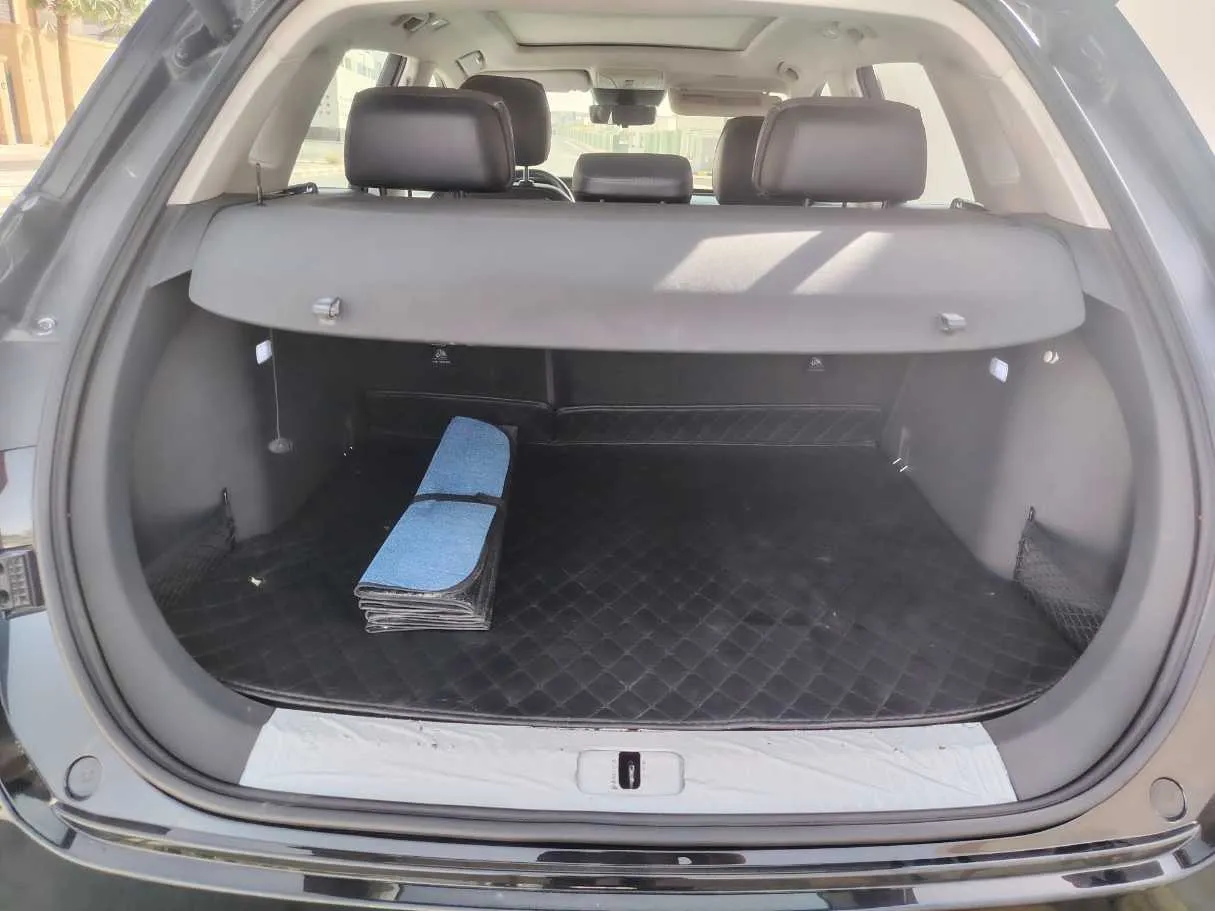 Car image 24