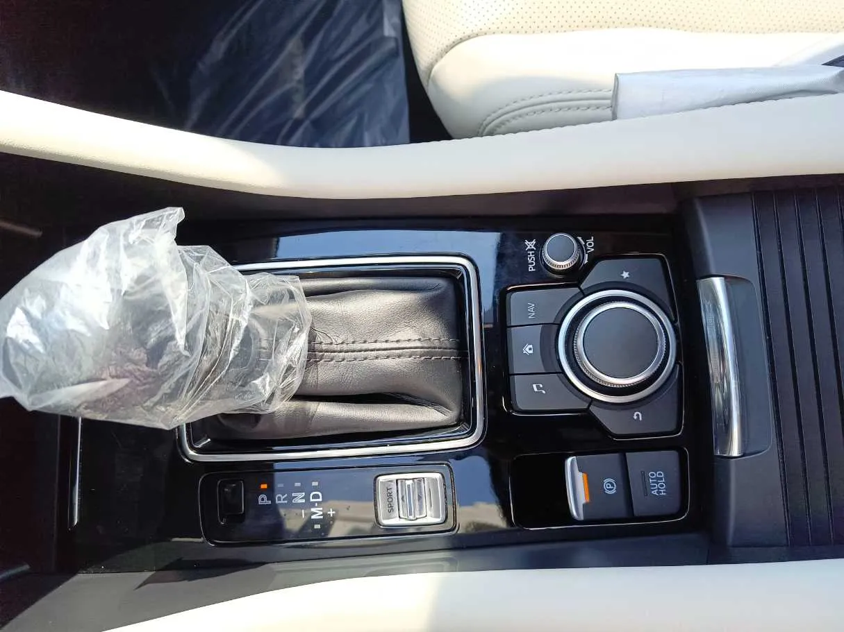 Car image 23