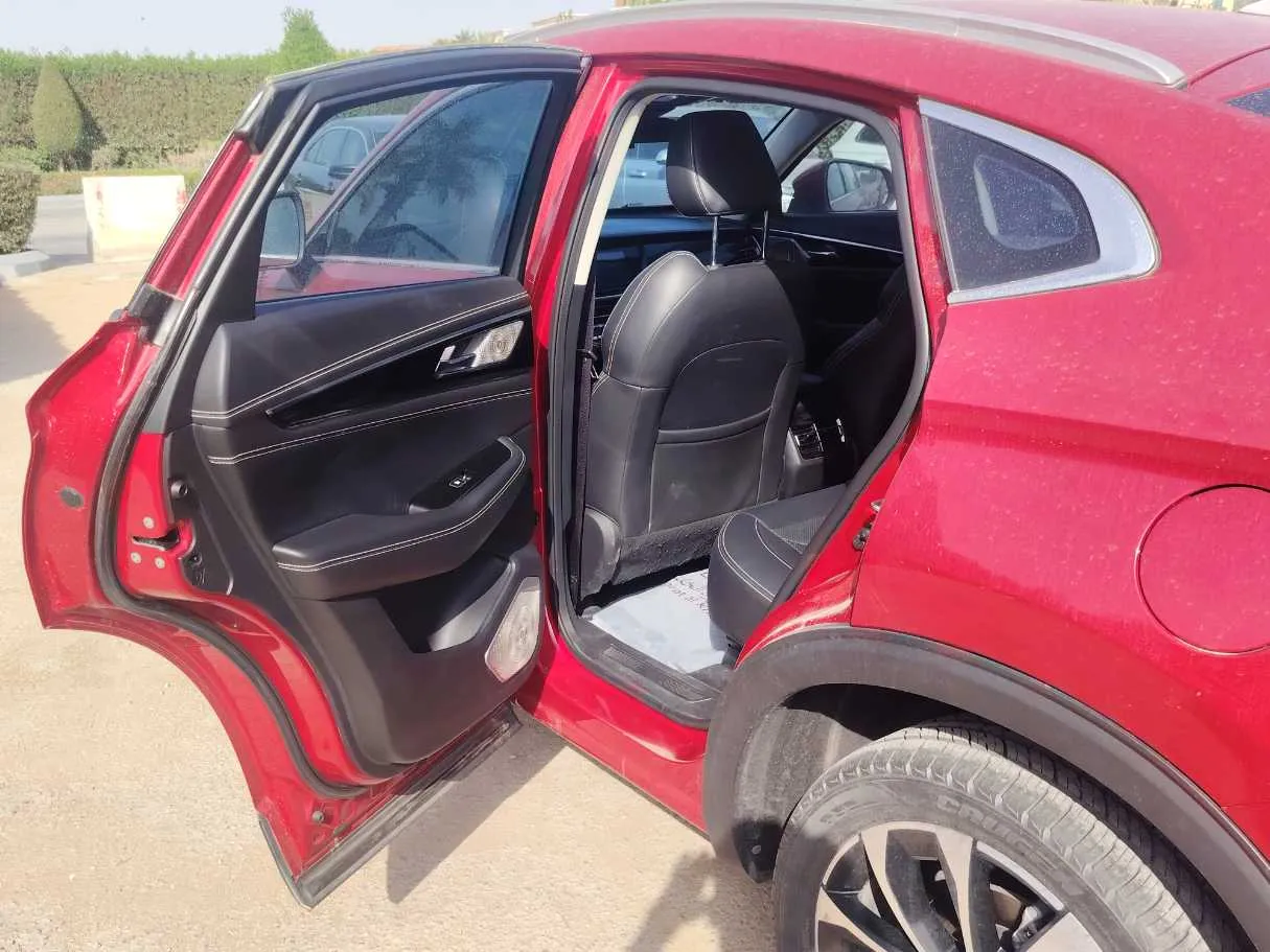 Car image 14