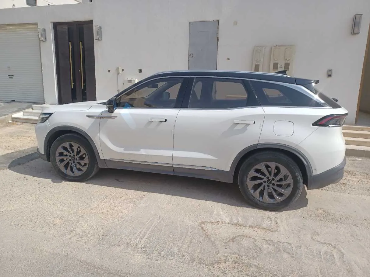 Car image 8