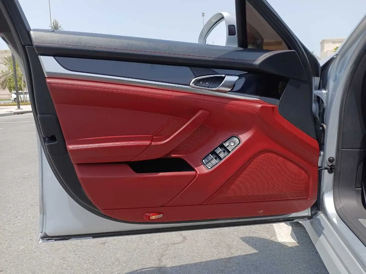 Car image 10