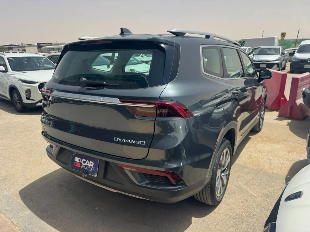 Car image 4