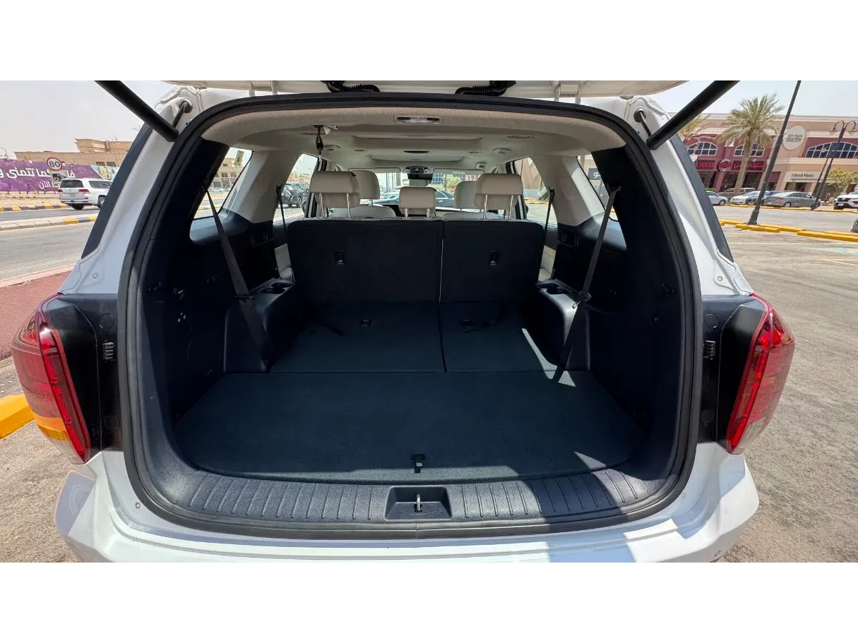 Car image 22