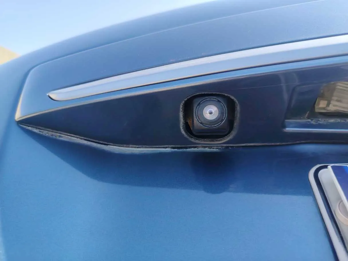 Car image 25
