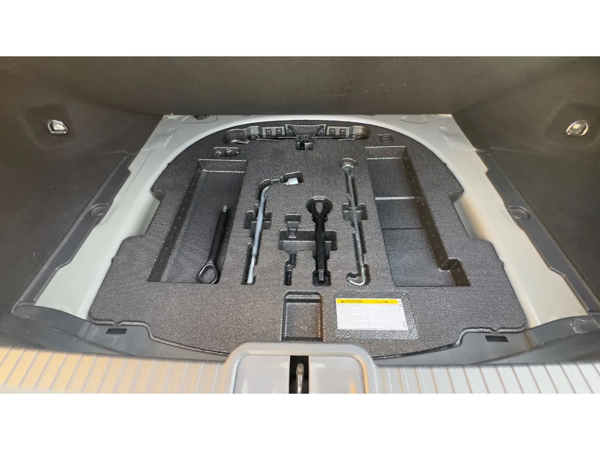 Car image 25