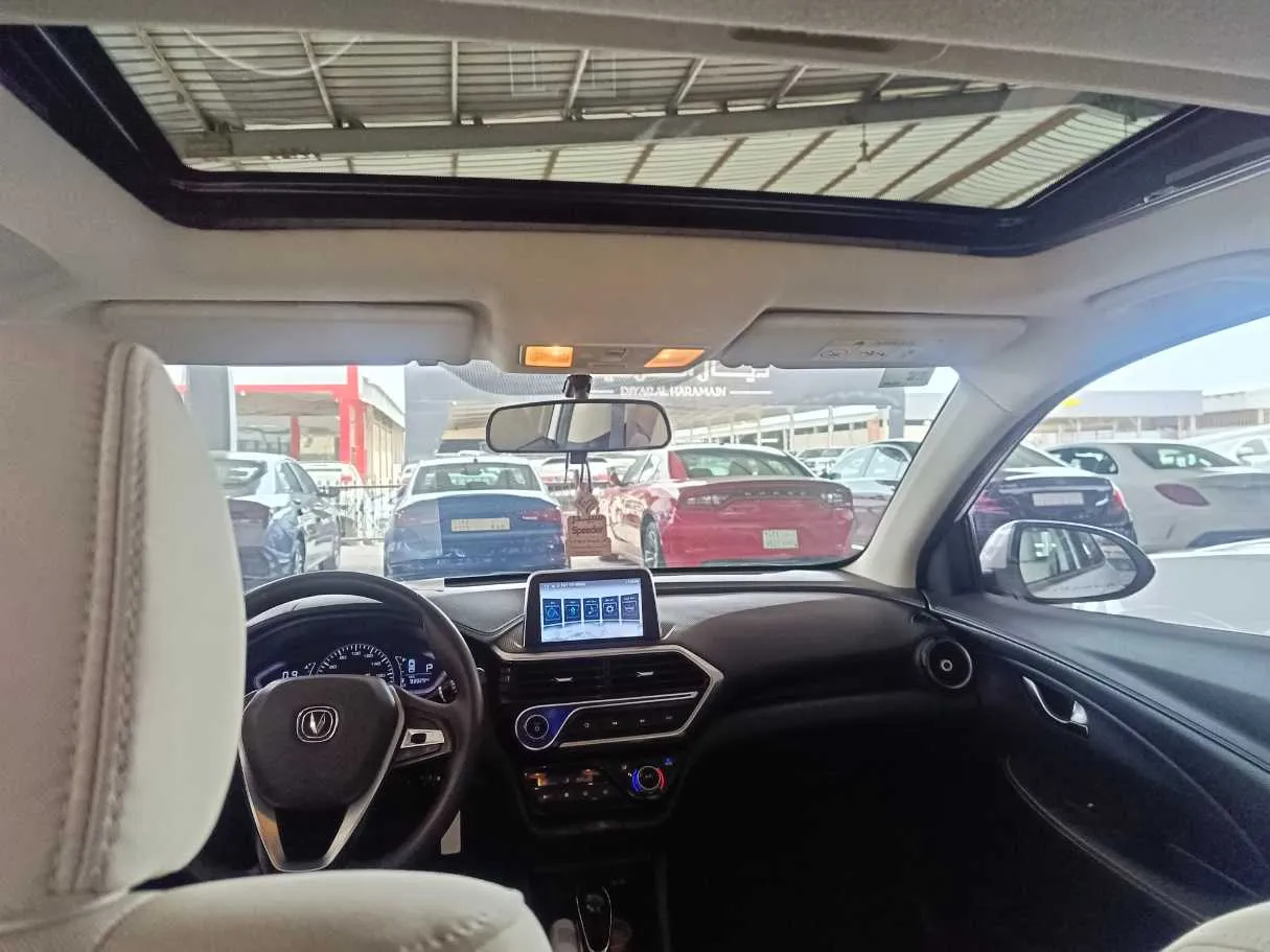 Car image 17