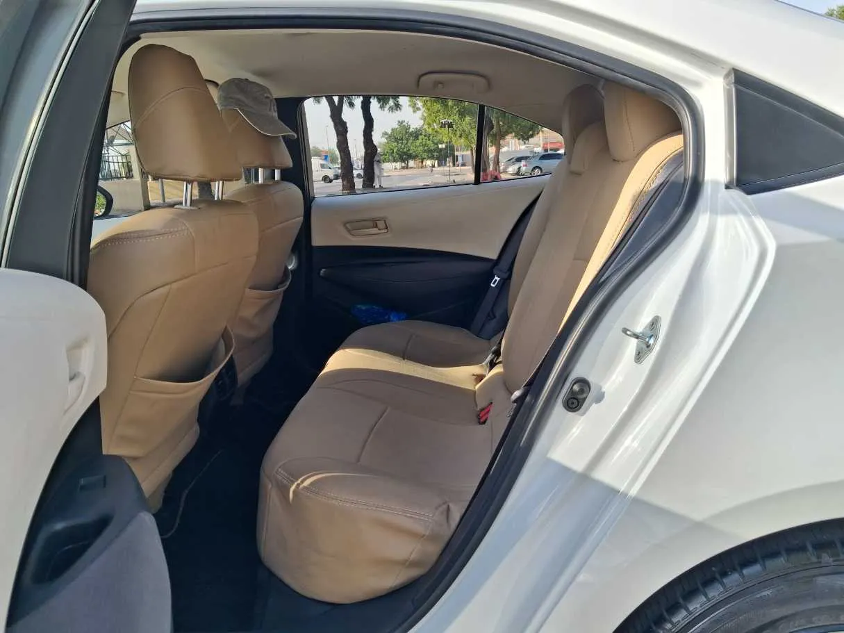 Car image 13
