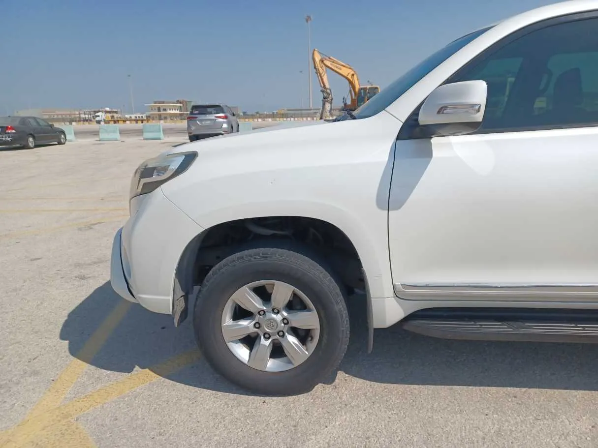 Car image 9
