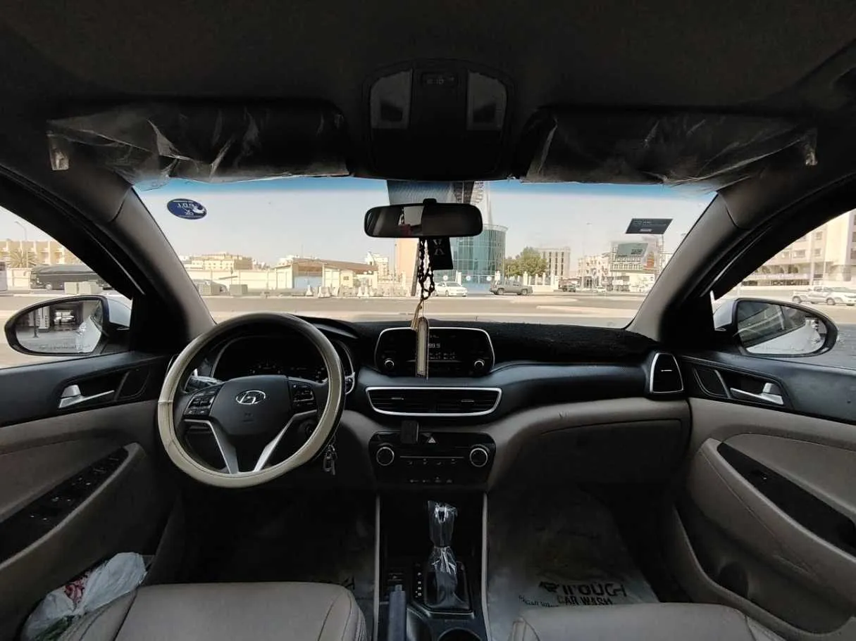Car image 17