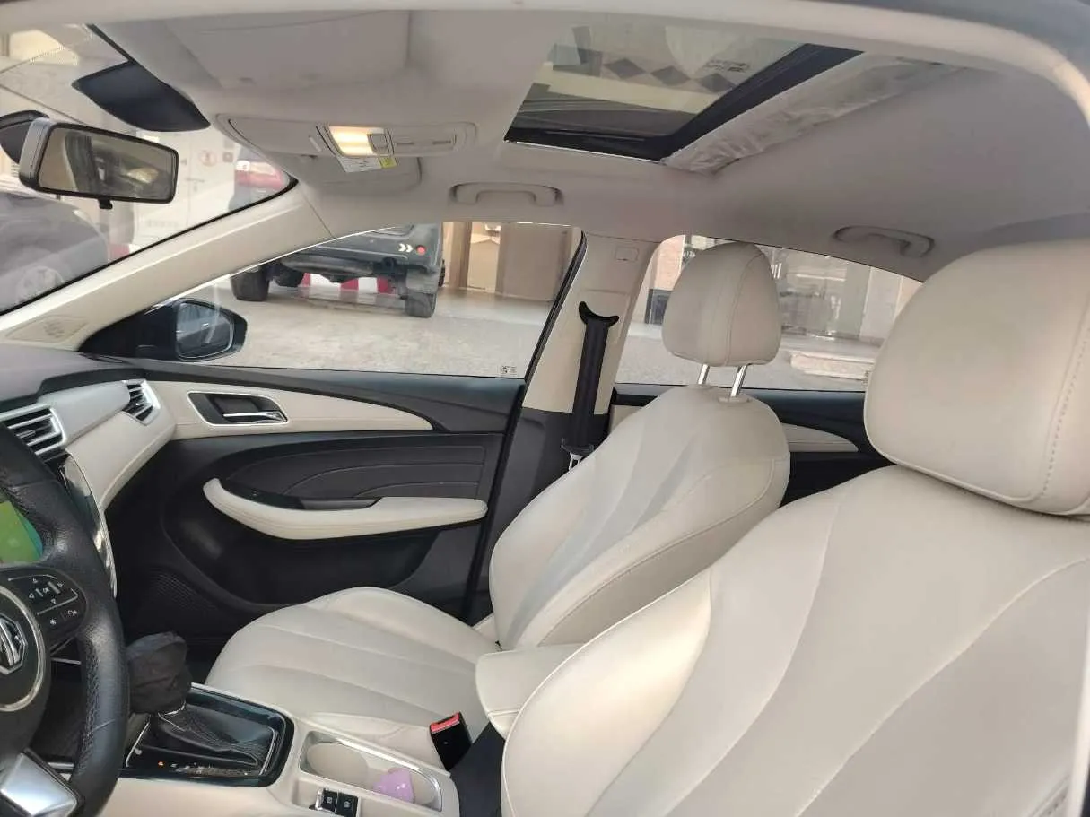 Car image 13