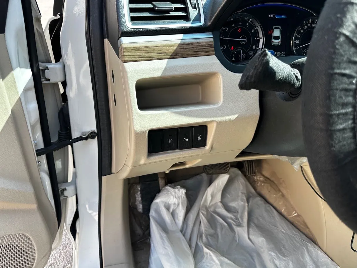 Car image 24