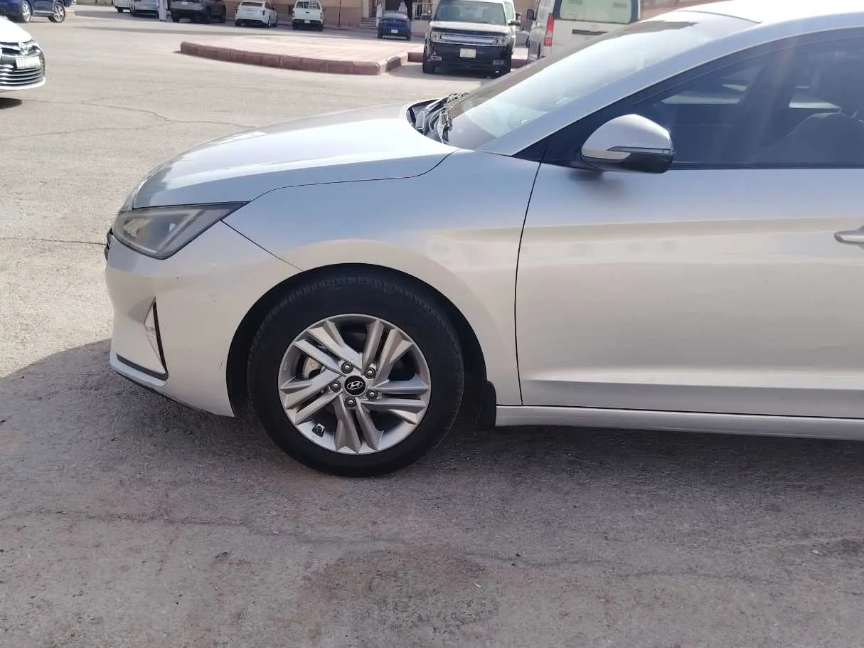 Car image 9