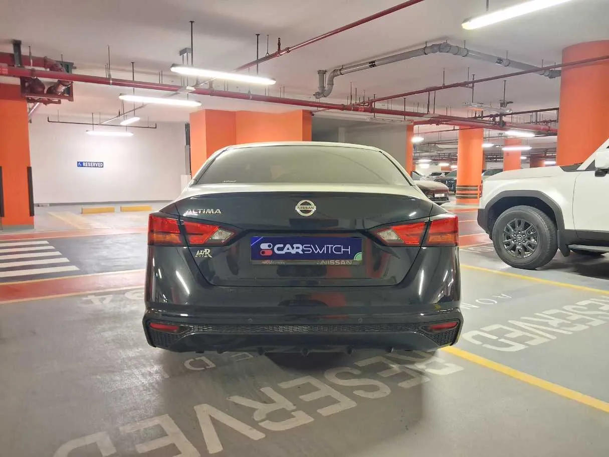 Car image 6