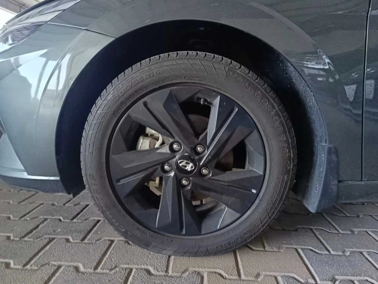 Car image 8