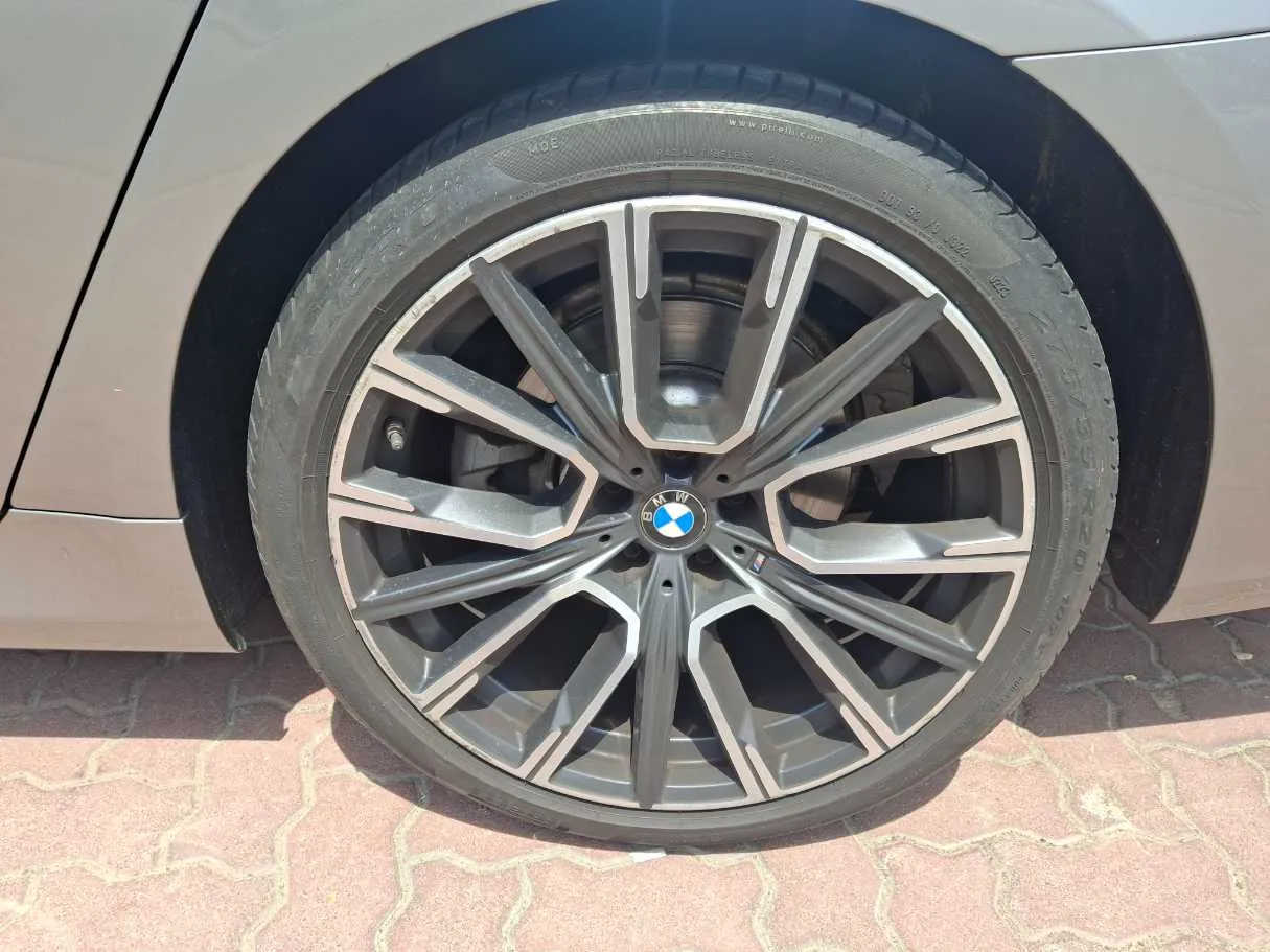 Car image 9