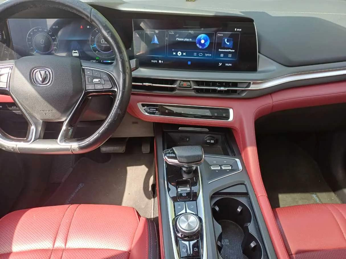 Car image 16