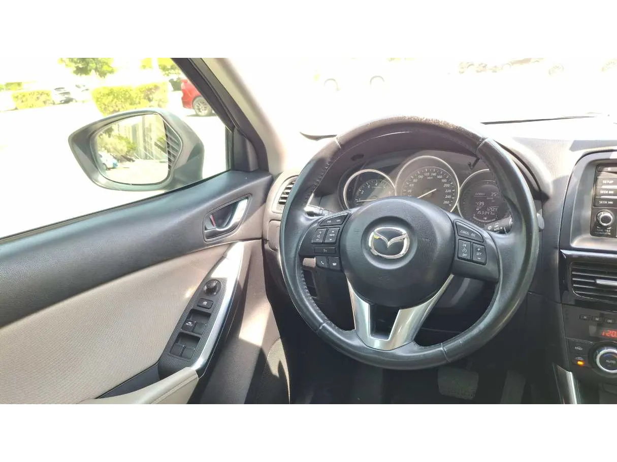 Car image 14