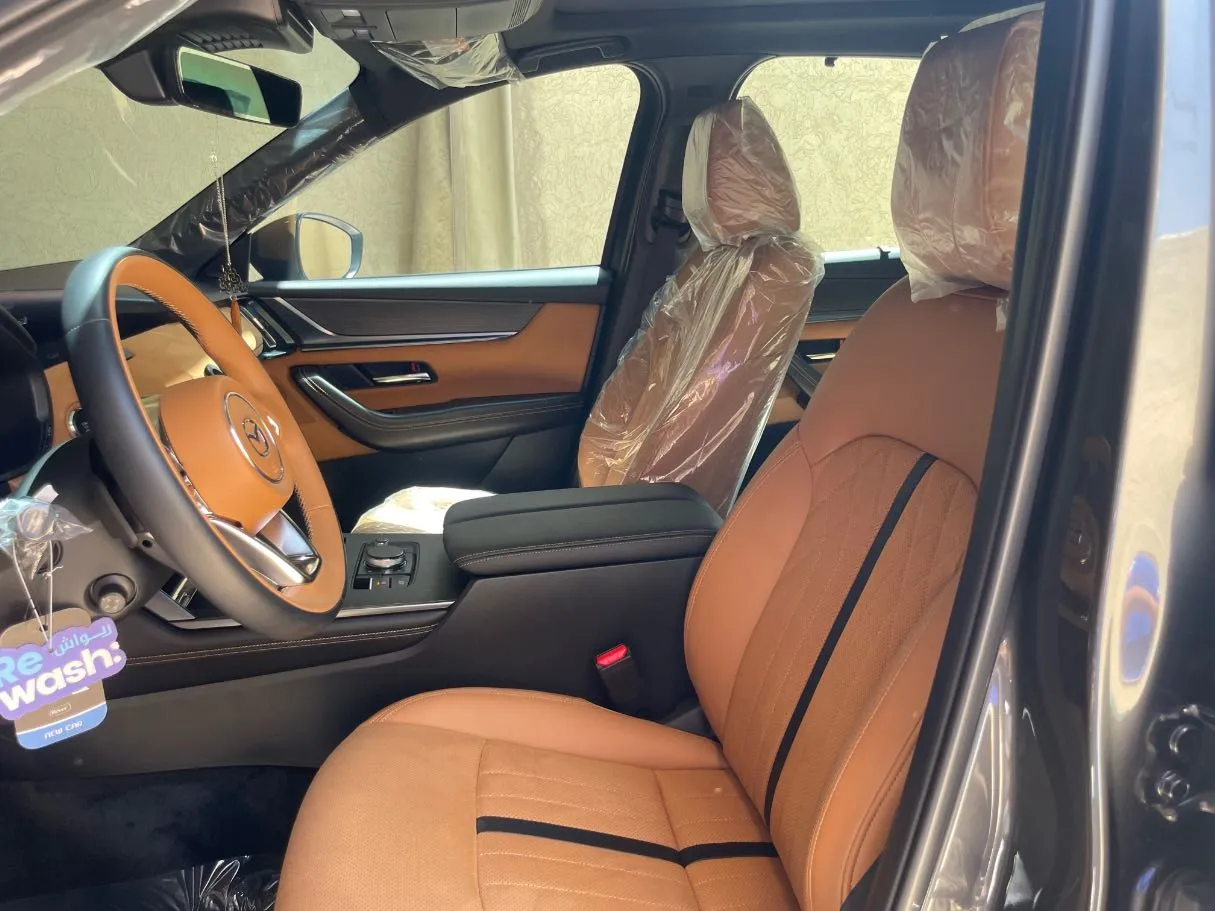 Car image 12