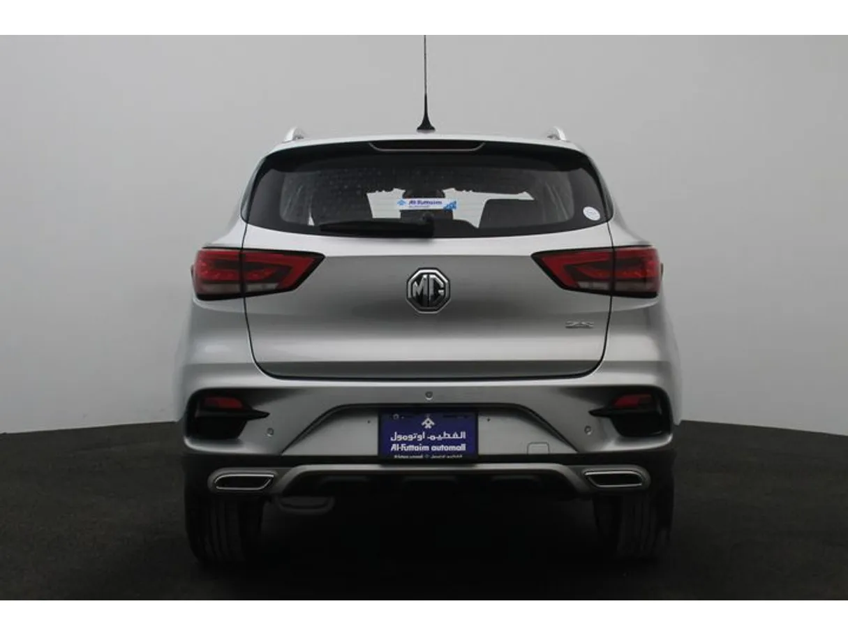 Car image 12