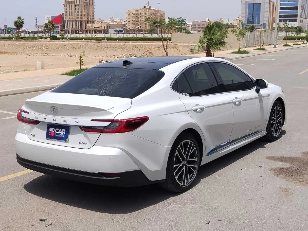 Car image 5