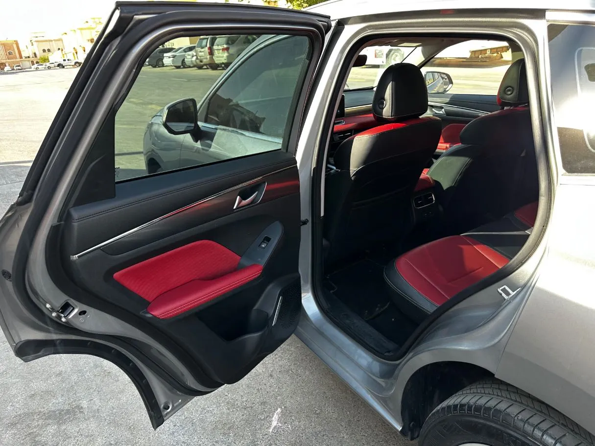 Car image 13