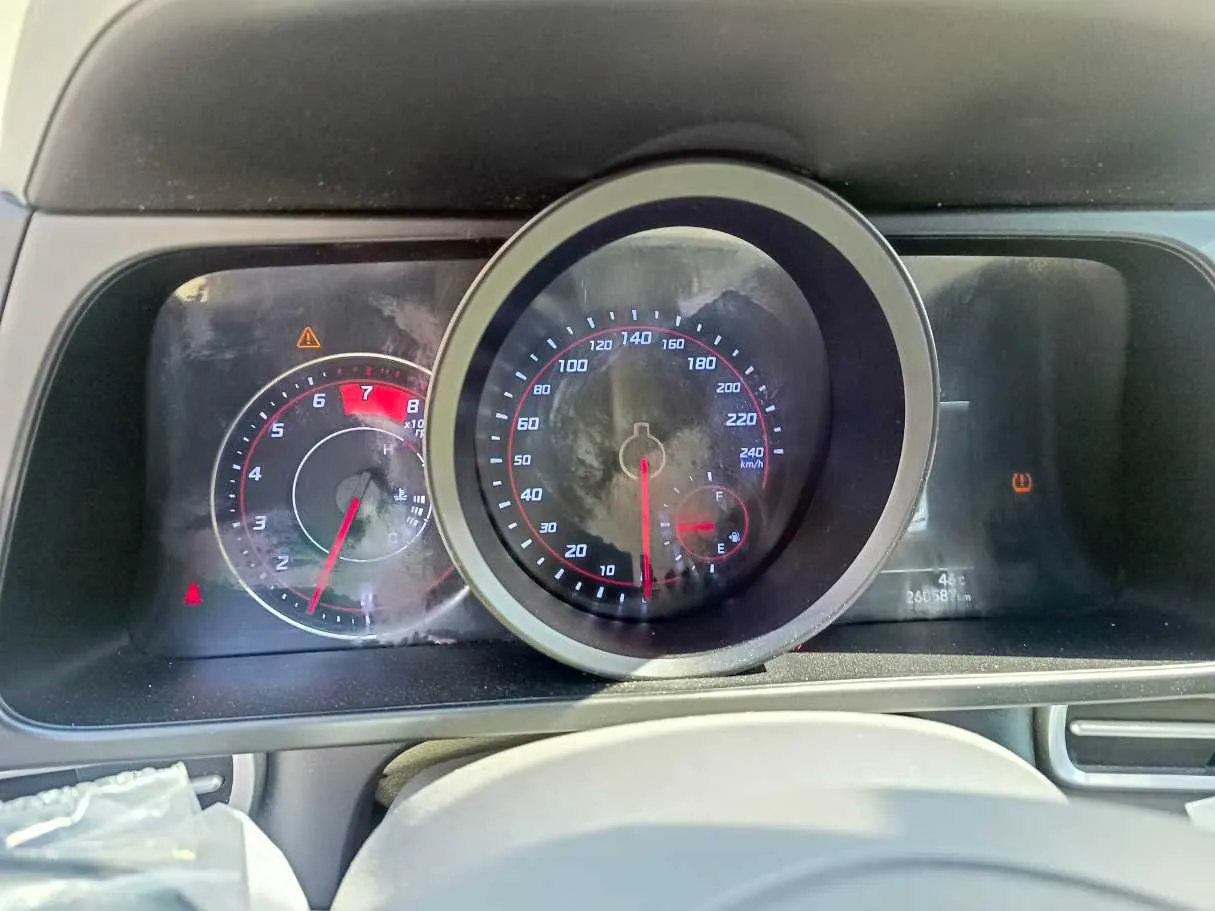 Car image 25