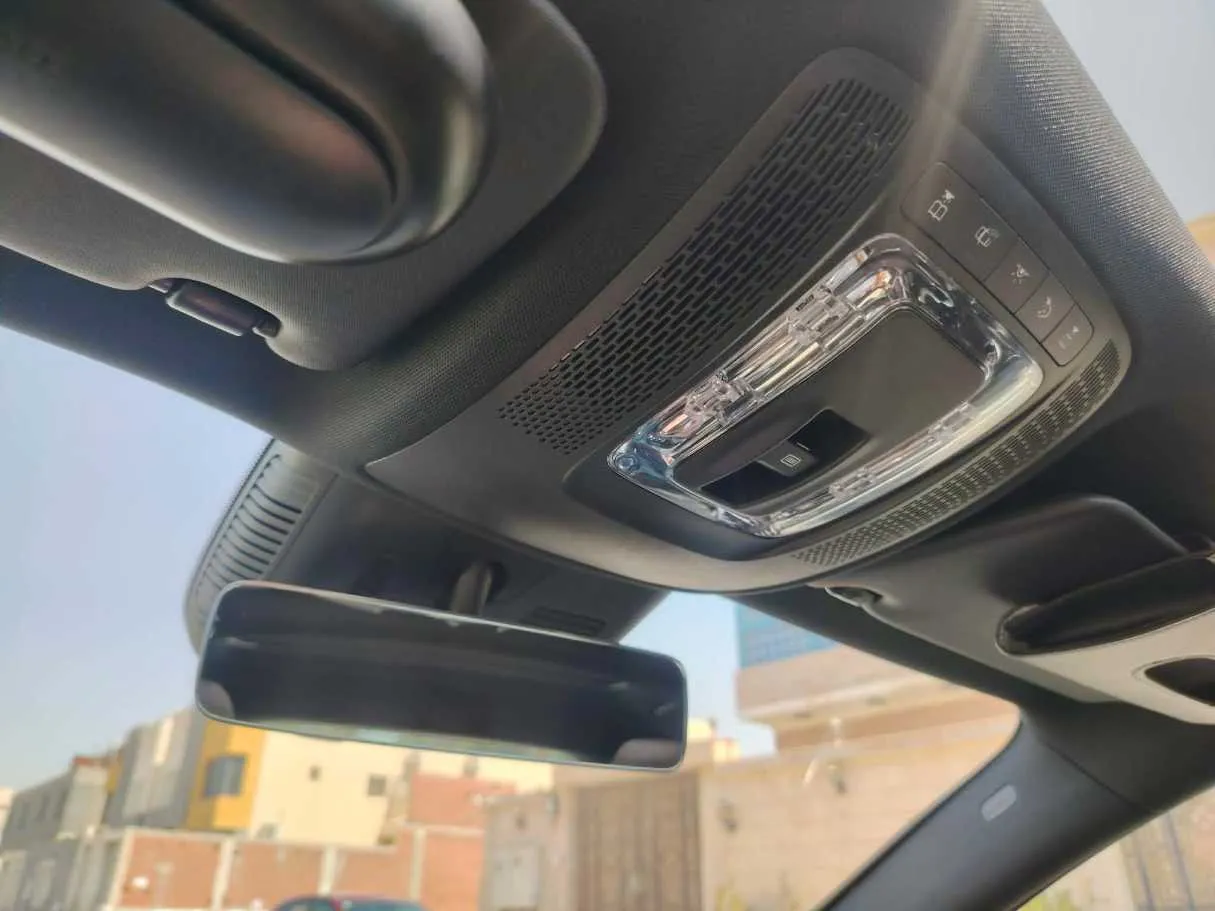 Car image 32