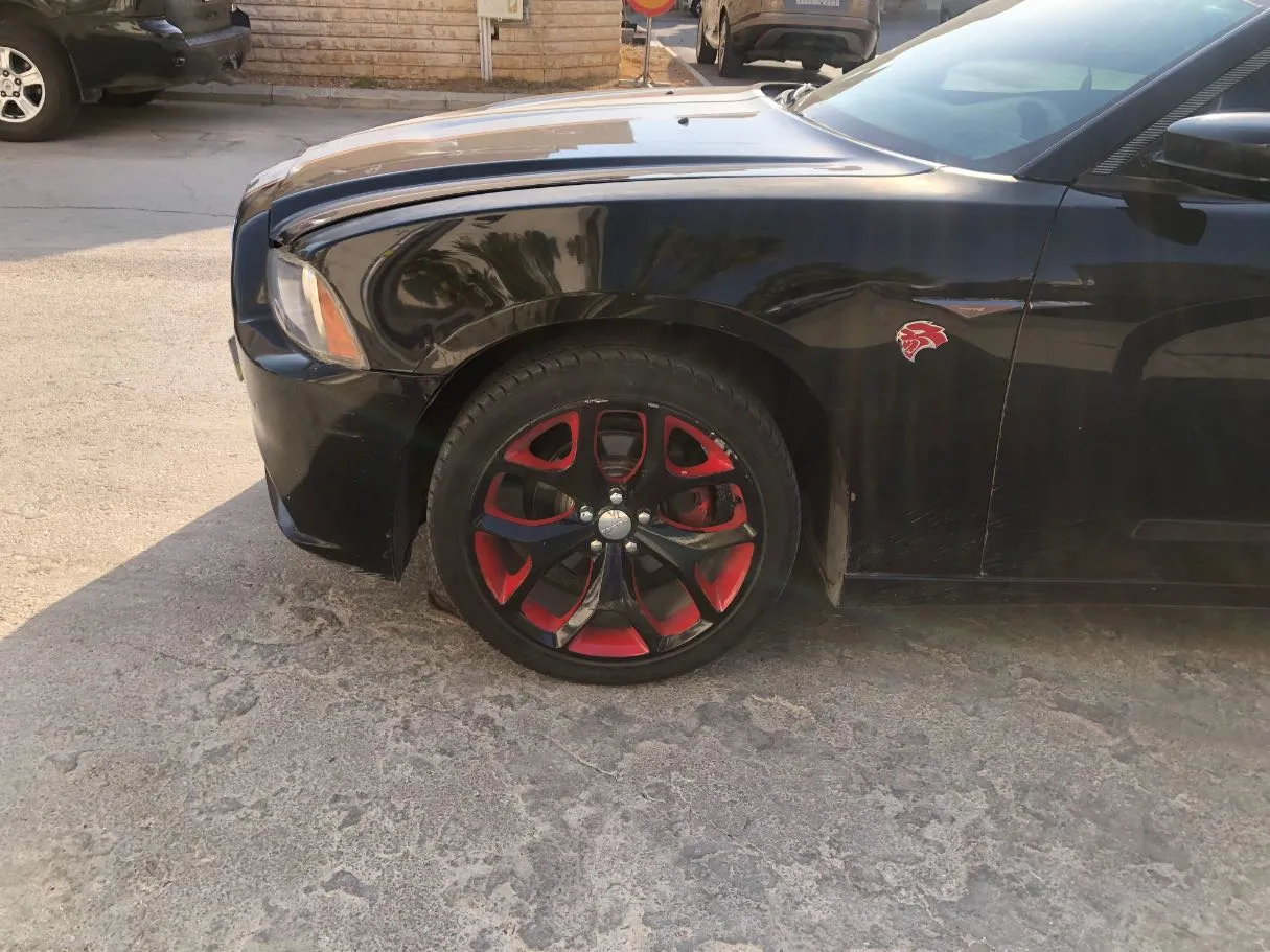Car image 9