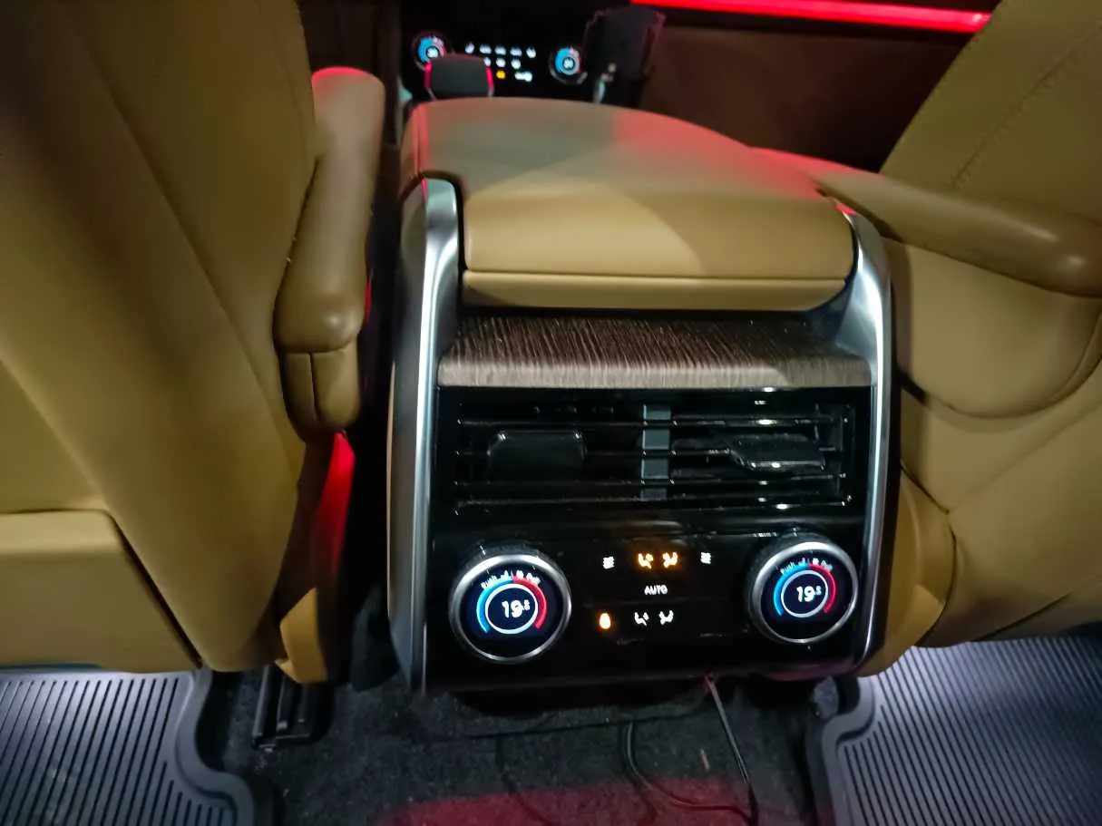 Car image 37
