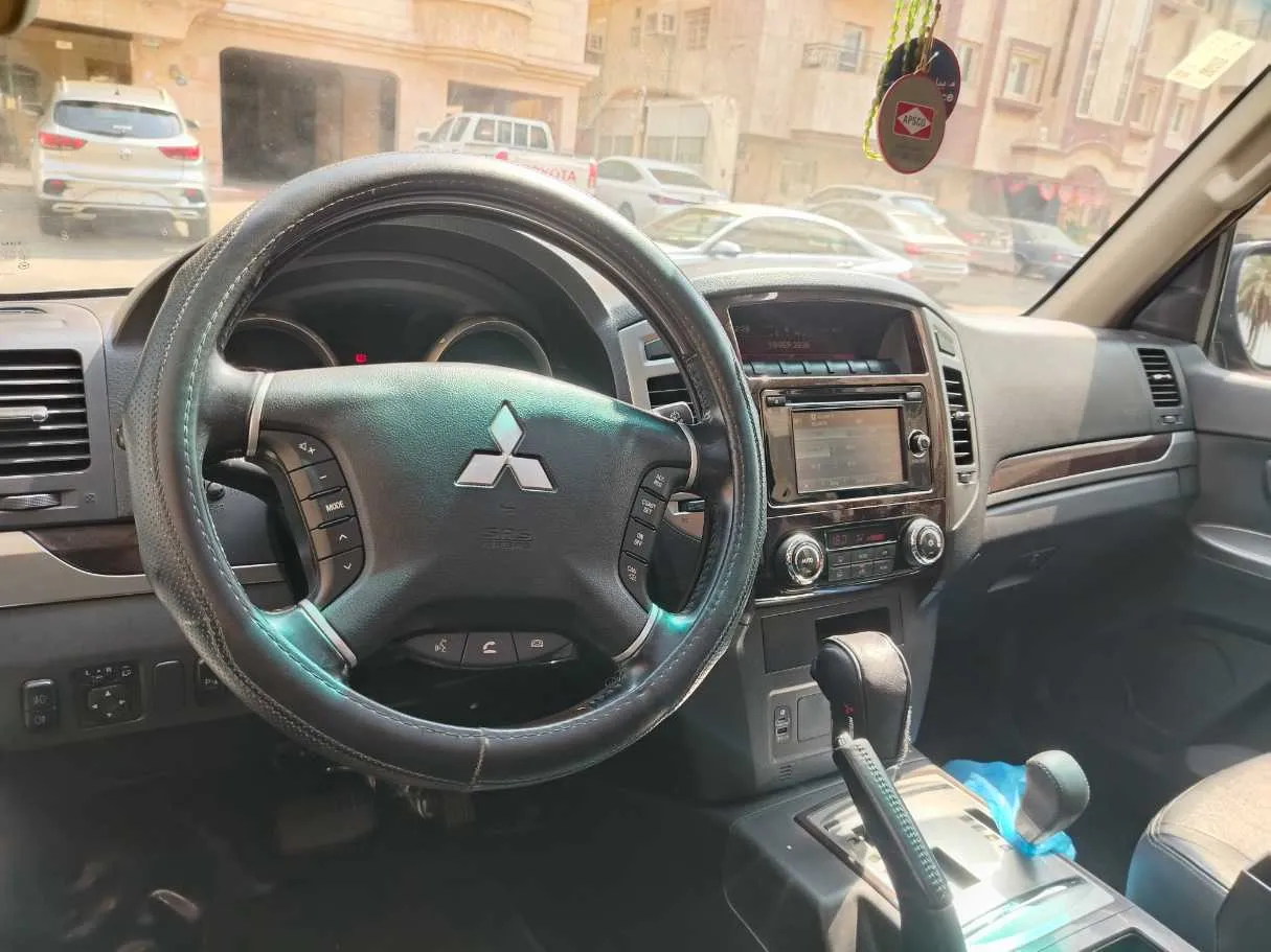 Car image 27